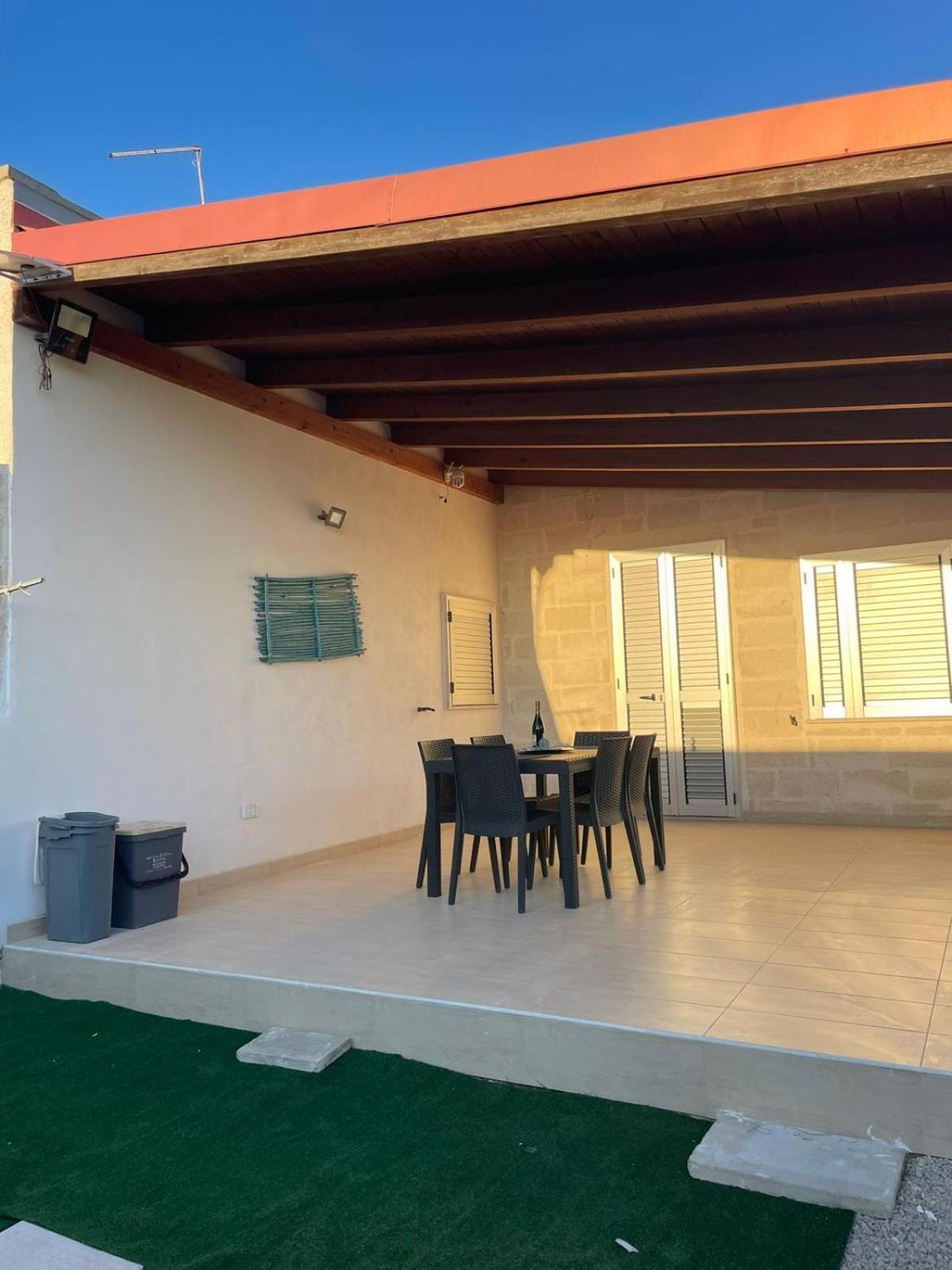 Lu Sole, Lu Mare E Lu Ientu Villa Torre Lapillo Exteriör bild