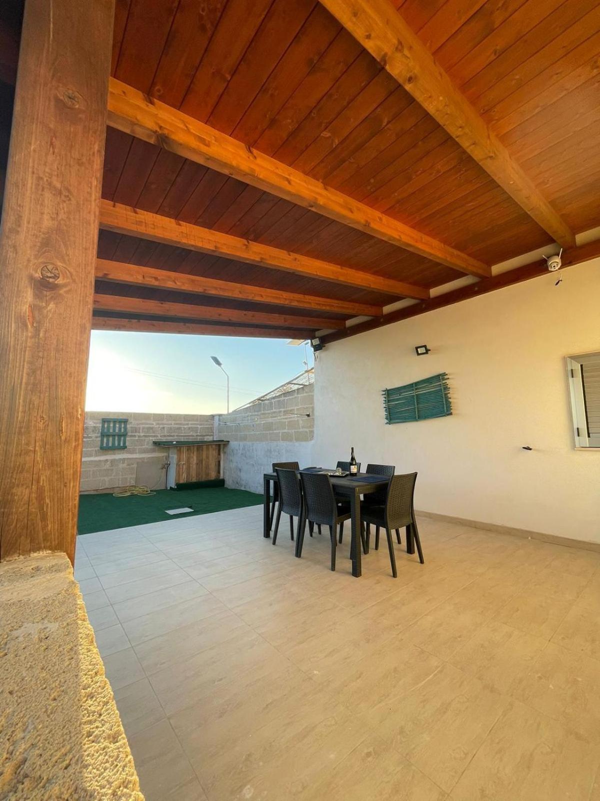 Lu Sole, Lu Mare E Lu Ientu Villa Torre Lapillo Exteriör bild